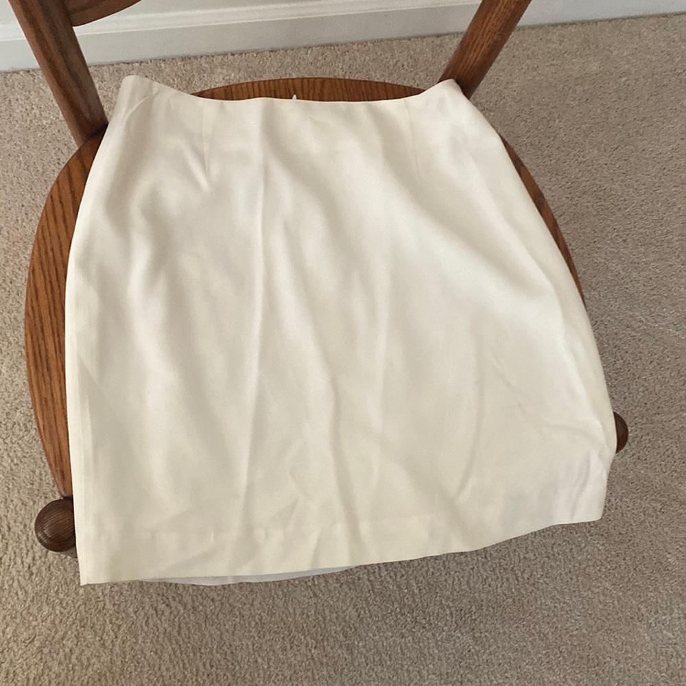 Like new Emporio Armani white skirt purchased in London. Zip closure